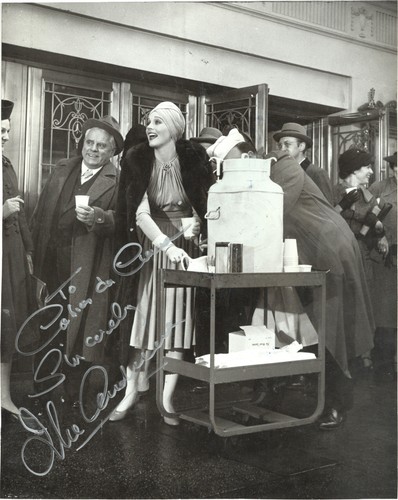 Attrice cantante britannica - e,