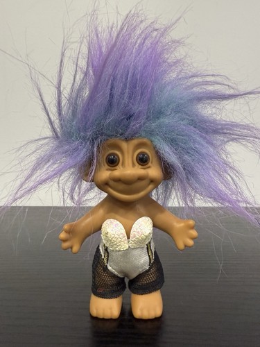 Bambola troll cantante pop